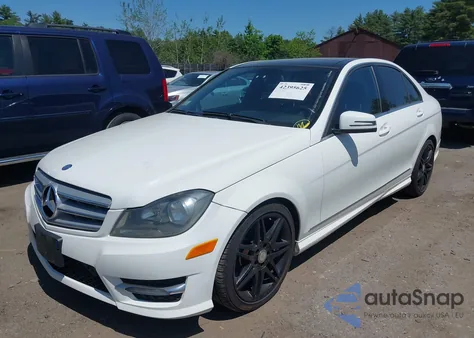 2013 Mercedes-Benz C 300 Luxury 4Matic/Sport 4Matic from USA, damaged, VIN WDDGF8AB4DR254152